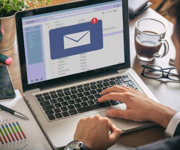 Comment rédiger un email marketing avec une base de donnees email ?, Le Pouvoir du Marketing Emails !, 5 Sujets sur le marketing par emails !, Le Pouvoir du Marketing Emails !